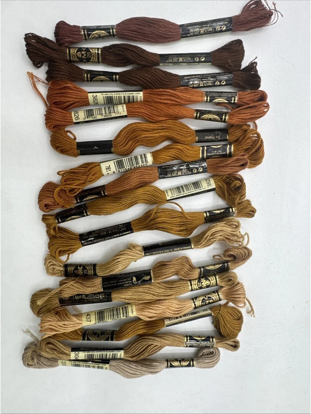 Huge Lot Over 600+ DMC EMBROIDERY FLOSS Skeins Assorted Colors, Case, Cards